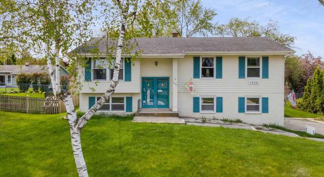 Photo of 1639 Cedar St, Grafton, WI 53024