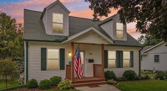 Photo of 228 N Pleasant Ave, Jefferson, WI 53549