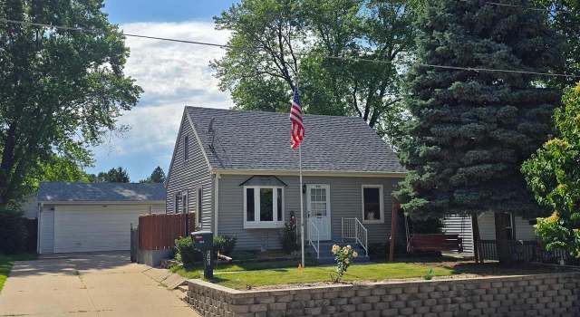 Photo of 940 Harding Ave, Waukesha, WI 53186
