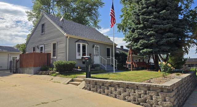 Photo of 940 Harding Ave, Waukesha, WI 53186