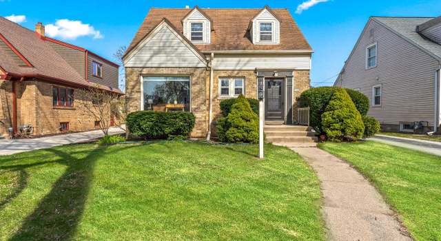 Photo of 5142 N Shoreland Ave, Whitefish Bay, WI 53217