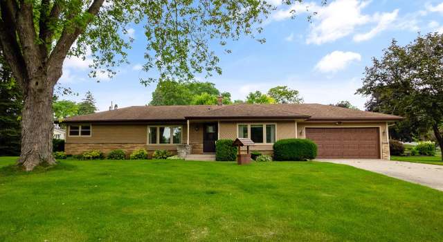 Photo of 2885 Burlawn Pkwy, Brookfield, WI 53005