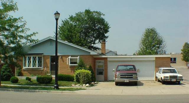 Photo of 12 S Lincoln St, Elkhorn, WI 53121
