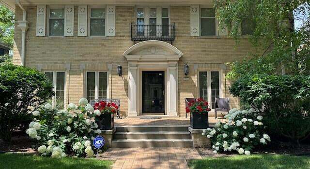 Photo of 3515 N Summit Ave, Shorewood, WI 53211