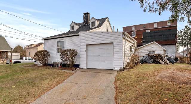 Photo of 1021 17th St, Two Rivers, WI 54241