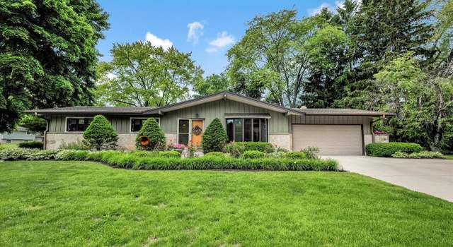 Photo of 2105 Mt Kisco Dr, Elm Grove, WI 53122