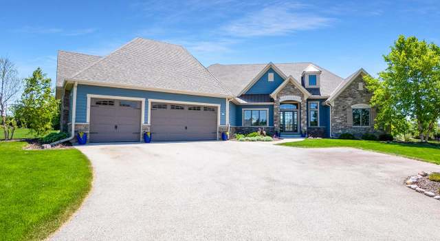 Property at 117 Sycamore Ct, Hartland, WI 53029, 4 beds, 3.5 baths