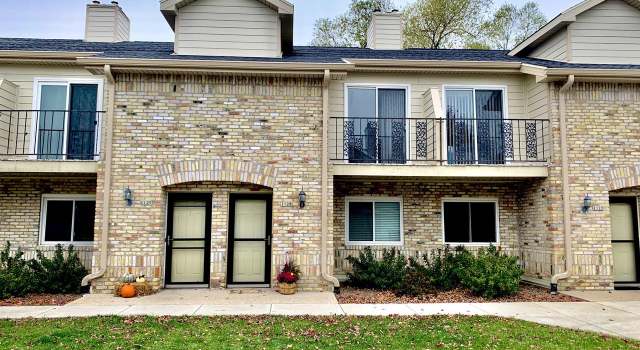 Photo of 1128 W Baldwin Ct, Mequon, WI 53092