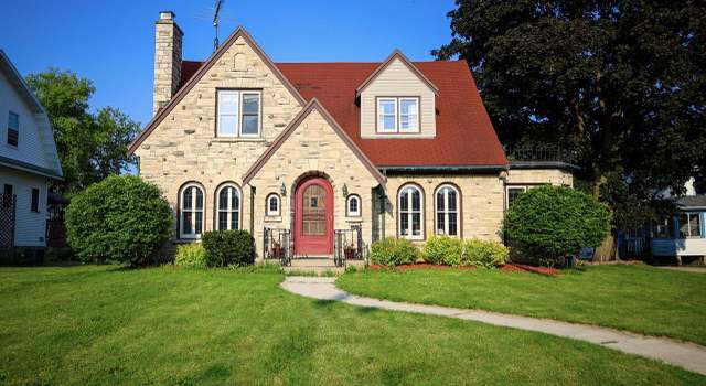 Photo of 12 N Walnut St, Mayville, WI 53050