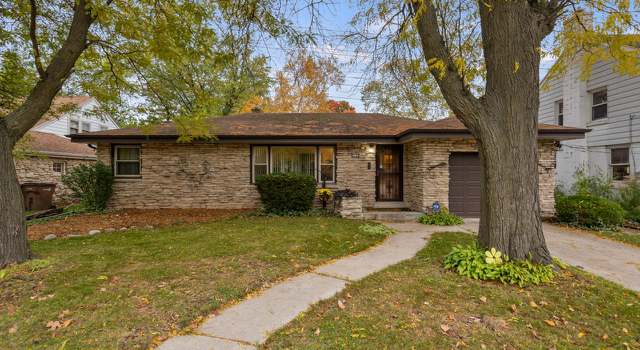 Photo of 5700 N Dexter Ave, Glendale, WI 53209