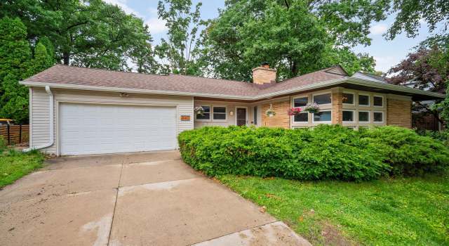 Photo of 947 N 75th St, Wauwatosa, WI 53213