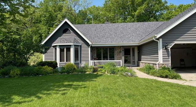 Photo of 4535 S Mary Ln, New Berlin, WI 53151