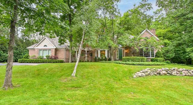 Photo of 10829 N Beechwood Dr, Mequon, WI 53092