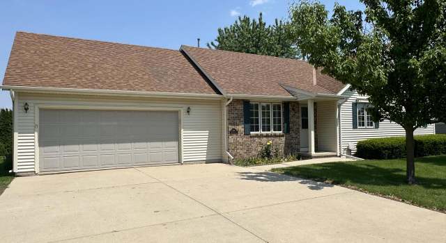 Photo of 808 Briar Ct, Watertown, WI 53094
