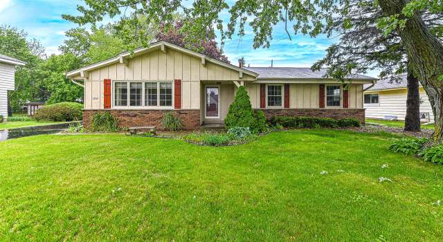 Photo of 1873 Thomas Dr, East Troy, WI 53120