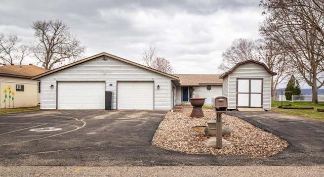 Photo of 2811 Bayshore Dr, La Crosse, WI 54603