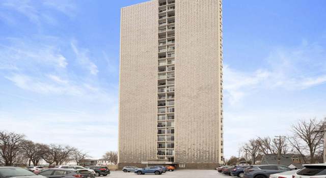 Photo of 2525 S Shore Dr Unit 6B, Milwaukee, WI 53207