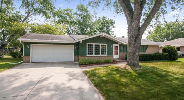 Photo of 1281 Christopher Ct, Oconomowoc, WI 53066