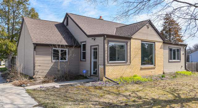 Photo of 4754 N 104th St, Wauwatosa, WI 53225