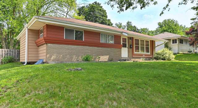 Photo of 426 Richard St, Waukesha, WI 53189