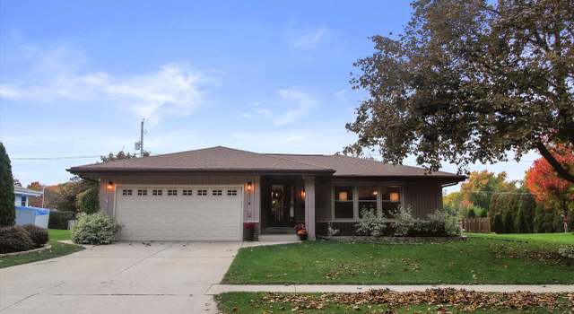Photo of 5314 Radcliff Dr, Greendale, WI 53129