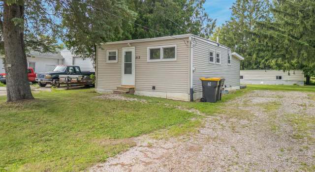 Photo of 213 W Railroad Ave, Saint Cloud, WI 53079