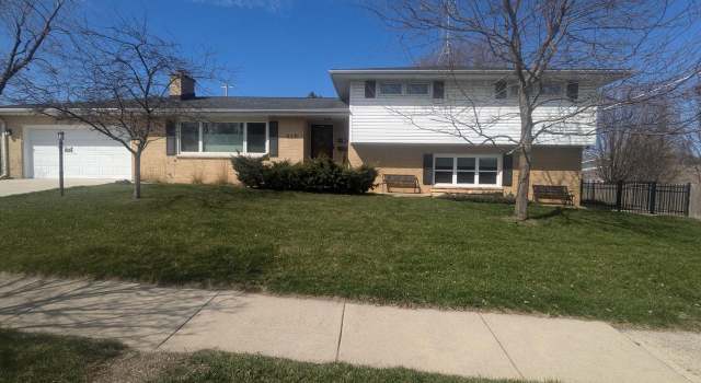 Photo of 616 79th St, Kenosha, WI 53143
