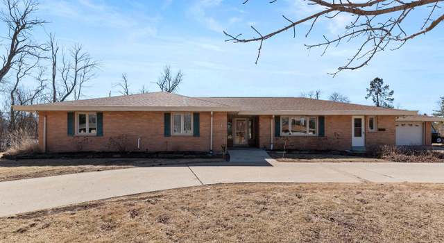 Photo of 707 Riverview Dr, Thiensville, WI 53092