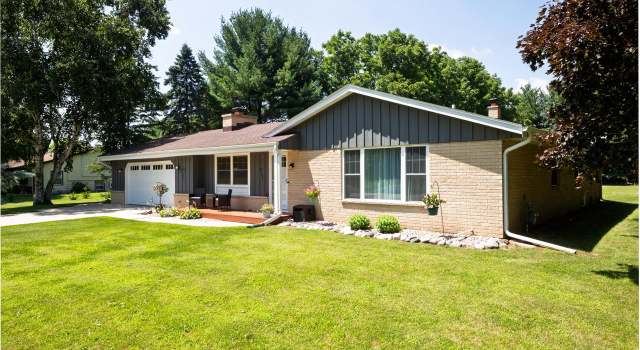 Photo of 211 Corby Dr, North Prairie, WI 53153