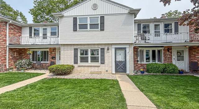 Photo of 4956 W Colonial Ct, Greenfield, WI 53220