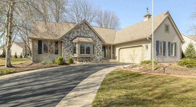 Photo of 5065 S Nicolet Dr, New Berlin, WI 53151