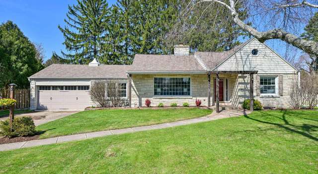Photo of 830 W Apple Tree Rd, Glendale, WI 53217