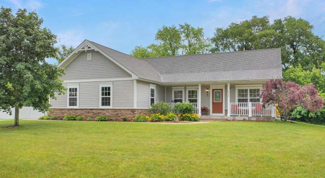 Photo of 317 Appletree Ln, Eagle, WI 53119