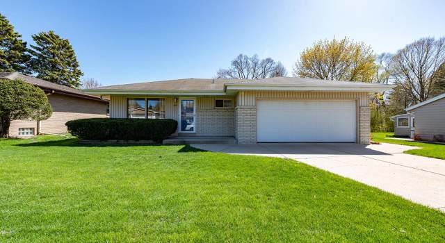 Photo of 205 Parkway Dr, South Milwaukee, WI 53172