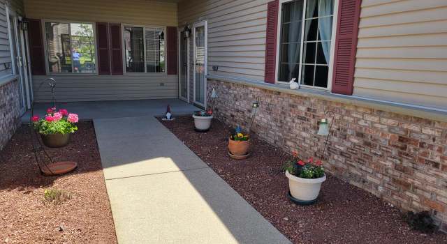 Photo of 2111 Pine Ridge Ct Unit F, Grafton, WI 53024