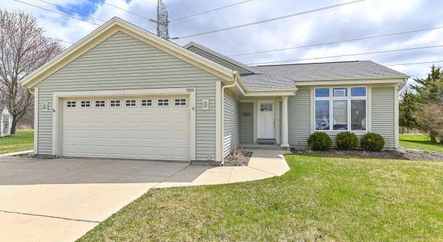 Photo of 1932 Wexford Ln, Waukesha, WI 53186