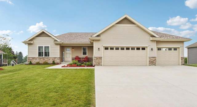 Photo of N619 Westview Dr, Oconomowoc, WI 53066