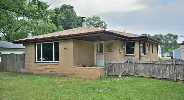 Photo of 1636 S Calhoun Rd, New Berlin, WI 53151