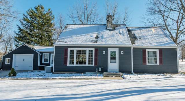 Photo of W263N2966 Prospect Ave, Pewaukee, WI 53072