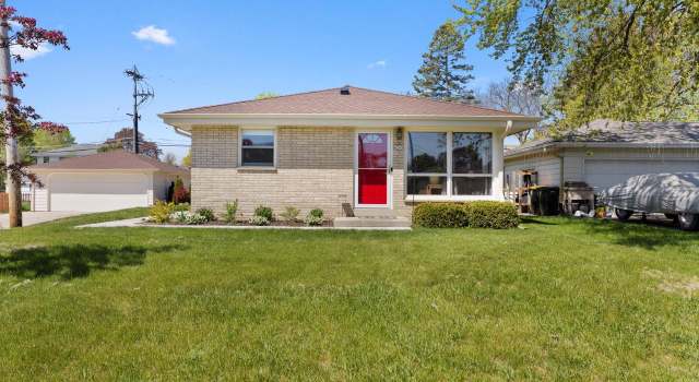Photo of 4249 N 99th St, Wauwatosa, WI 53222