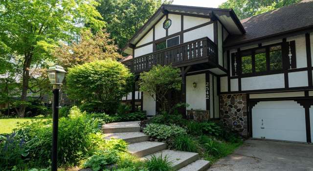 Photo of 2542 W Wending Dr, Glendale, WI 53209
