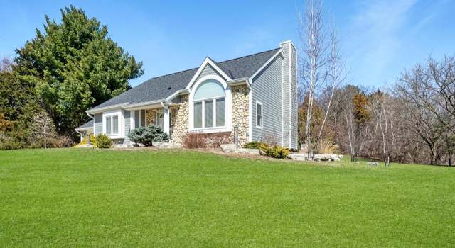 Photo of N41W32668 Marina Dr, Nashotah, WI 53058