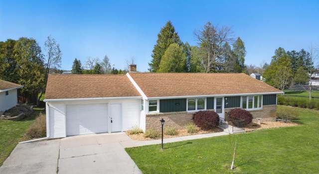 Photo of 327 E Church St, Mishicot, WI 54228