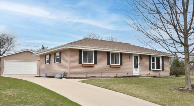 Photo of 190 S Regis Rd, Saukville, WI 53080