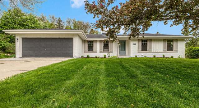 Photo of 2451 Pendleton Pl, Waukesha, WI 53188