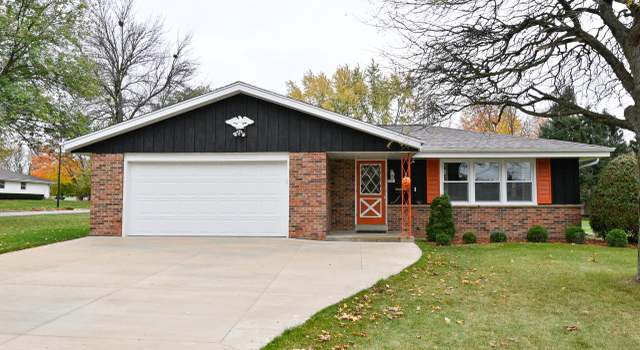 Photo of 5301 Robin Dr, Greendale, WI 53129