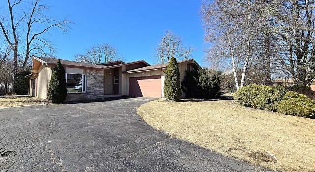 Photo of 9761 W Teresa Ln, Milwaukee, WI 53224