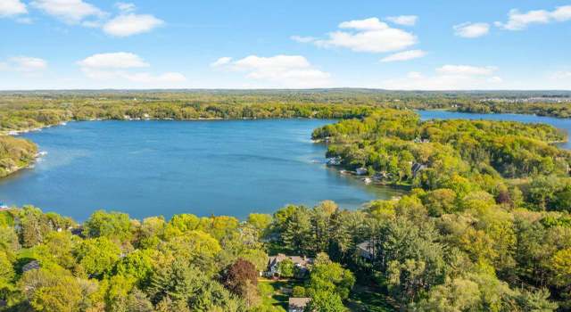 Photo of 4886 N Hewitts Point Rd, Oconomowoc, WI 53066