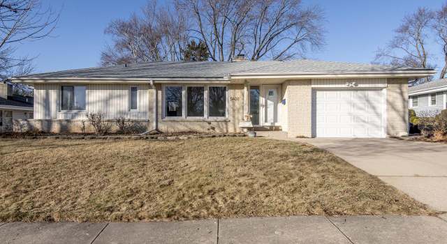 Photo of 5402 Lakeview Dr, Greendale, WI 53129