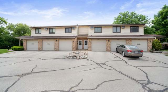 Photo of 4446 S Greenridge Cir, Greenfield, WI 53220